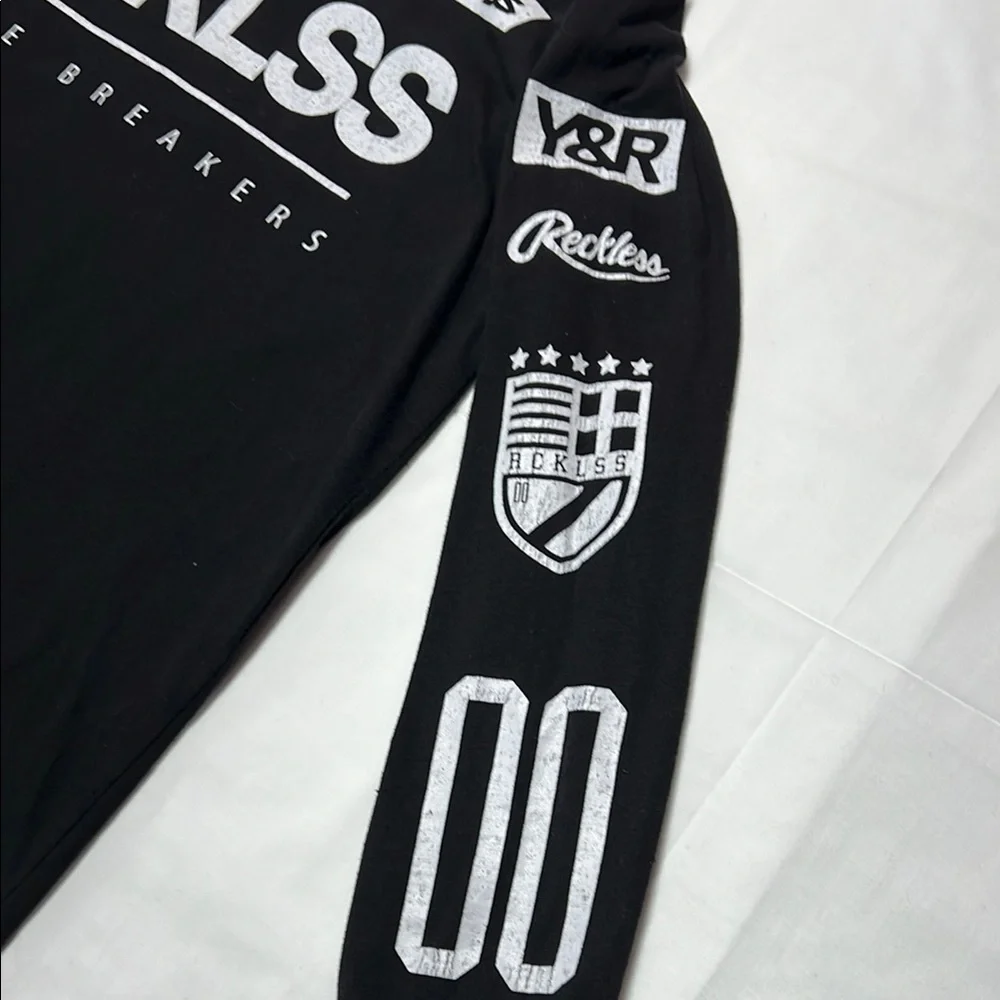 Young and reckless long sleeve spell out men’s size medium rule breakers - Picture 3 of 10